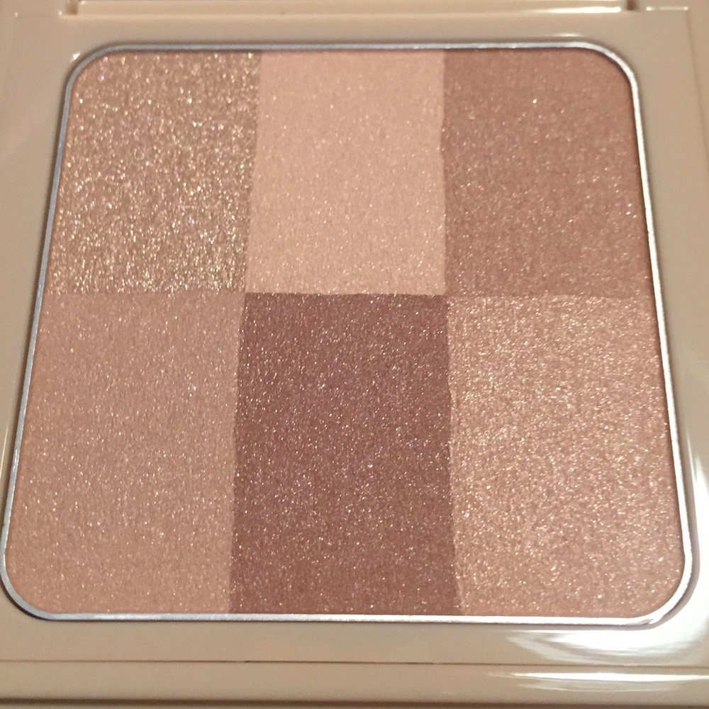 Bobbi Brown Nude Finish Illuminating Powder - Picture 7 of 12